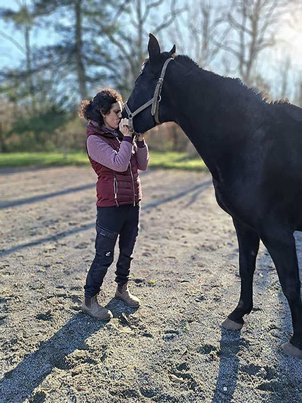 69 Portrait5 EARL Les Sapins Shiatsu et Bien-être Equin Pension Cheval Soins